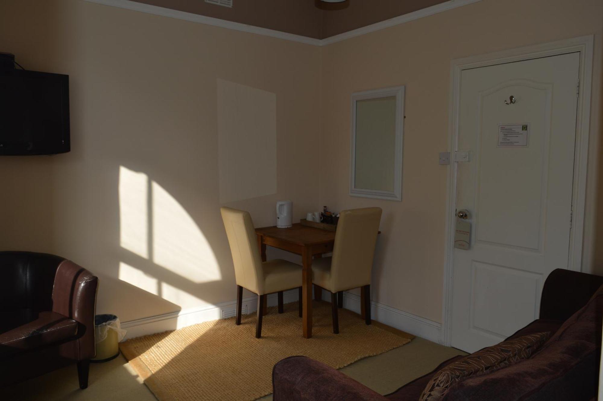 The Sheldon B&B - Free Private Parking Истборн Екстериор снимка
