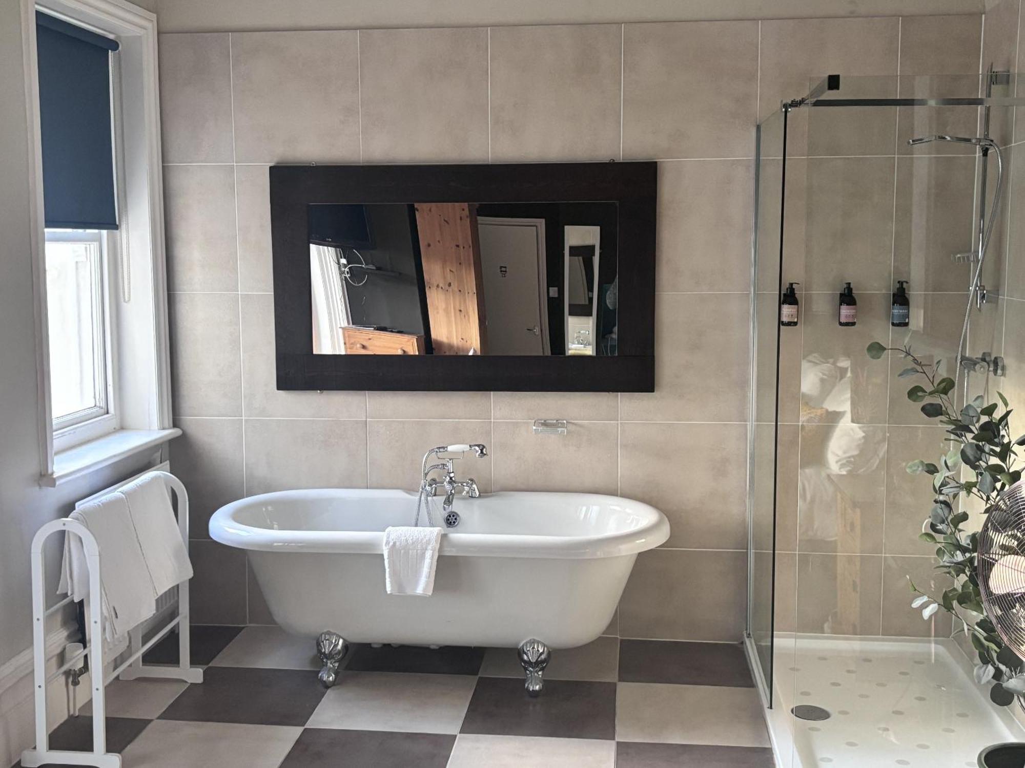 The Sheldon B&B - Free Private Parking Истборн Екстериор снимка