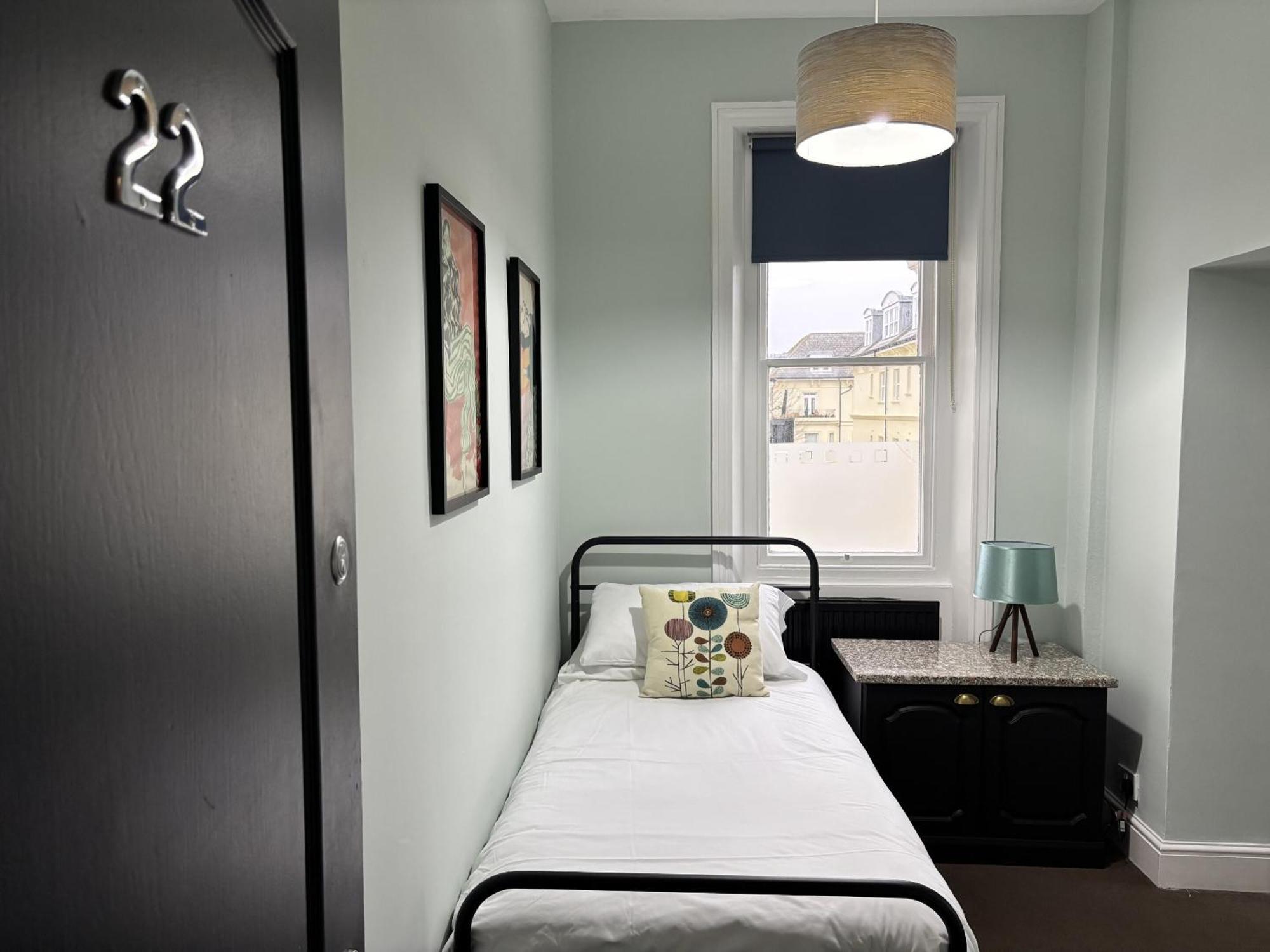 The Sheldon B&B - Free Private Parking Истборн Екстериор снимка