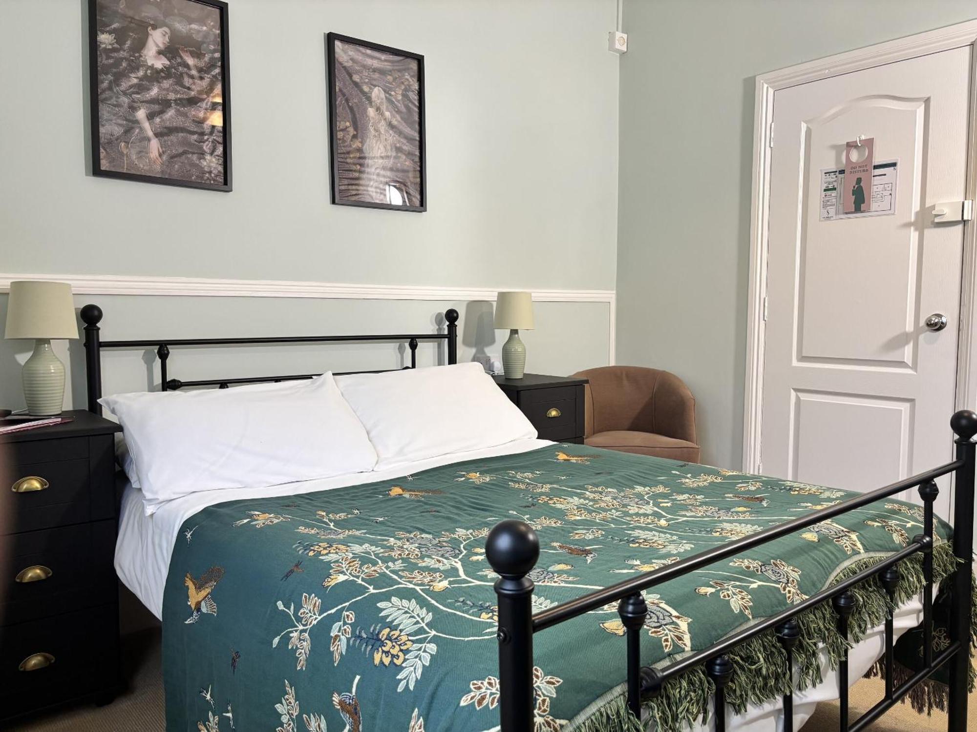 The Sheldon B&B - Free Private Parking Истборн Екстериор снимка