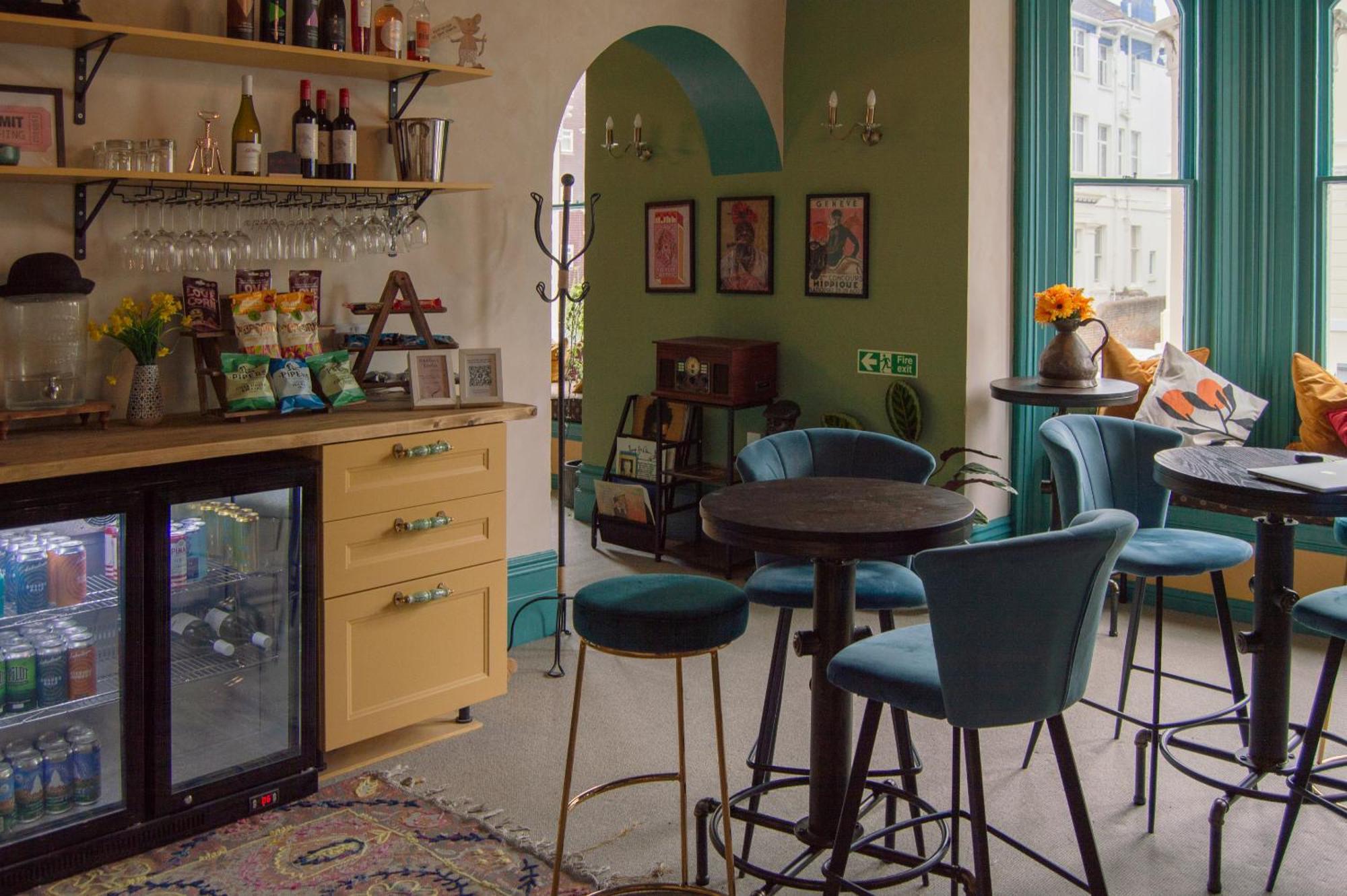 The Sheldon B&B - Free Private Parking Истборн Екстериор снимка