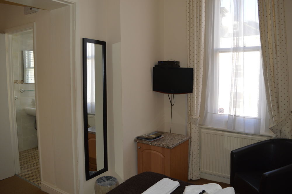 The Sheldon B&B - Free Private Parking Истборн Екстериор снимка
