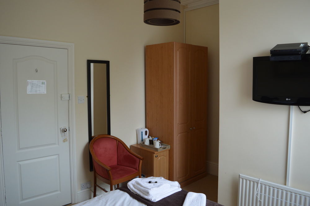 The Sheldon B&B - Free Private Parking Истборн Екстериор снимка
